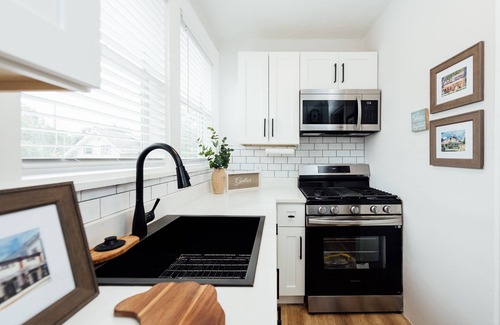 Crescent Lake Apartment | Elegant Florida Stay in Downtown St. Pete with Kitchen