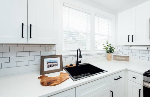 Crescent Lake Apartment | Elegant Florida Stay in Downtown St. Pete with Kitchen