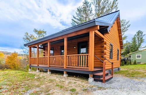 Florida Ski Chalet | Experience the Florida Mountain Log Cabin: Family-Friendly Retreat