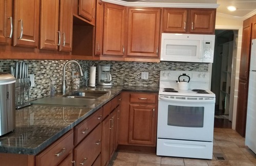 Port Richey House | Gated Florida Park Cottage with Pool and Breakfast Included