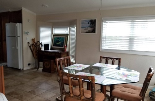 Port Richey House | Gated Florida Park Cottage with Pool and Breakfast Included