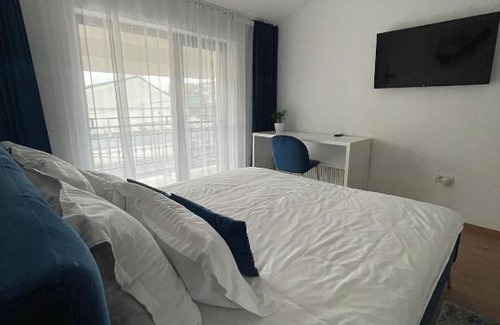 Pitesti Apartment | Discover Florilor Residence II: Family-Friendly Retreat