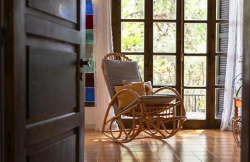 Trimiklini House | Exceptional Stay at Floropounta: Pet and Child Friendly!