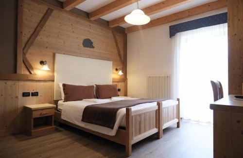 Moena Hotel | Pet-Friendly Flos Hotel: Oceanfront Bliss & Spa Retreat