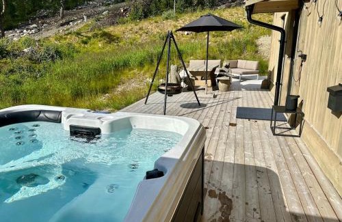 Rauland House | Modern Retreat in Holterdalen with Jacuzzi & Pet-Friendly