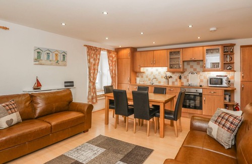 Pittenweem Apartment | FLOURLOFT: Family-Friendly Cottage with Ocean Views