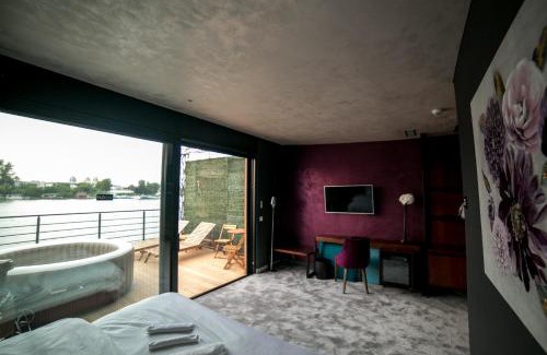 Cukarica Hotel | FLOW: Oceanfront Retreat with Hot Tub and Pet-Friendly Perks
