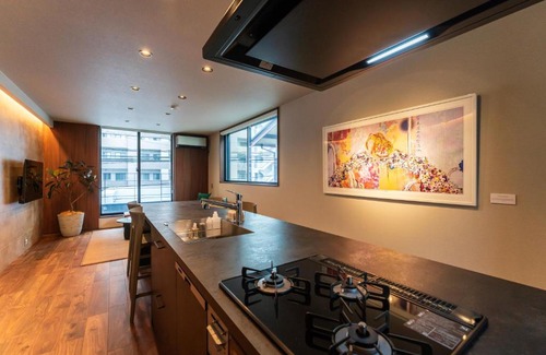 Chuo-ku Villa | Premier Hotel Experience at Flower Base Tsubaki