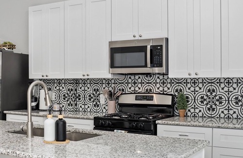 Montgomery House | Flower Box at Lake Conroe is a charming 3BR/8P with Gorgeous Outdoor Patio