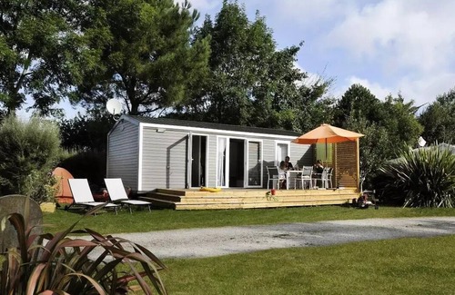 Plobannalec-Lesconil House | Oceanfront Retreat at Campsite Flower La Grande Plage