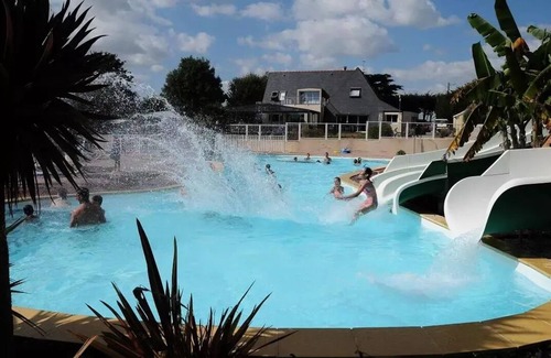 Plobannalec-Lesconil House | Relaxing Stay at Campsite Flower La Grande Plage with Ocean View