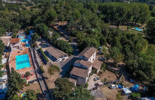 Anduze Ski Chalet | Comfortable Retreat at Campsite Flower Les Fauvettes *** 