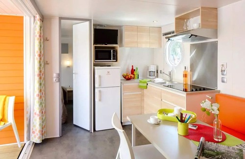 Neuveglise-sur-Truyere House | Enjoy Family Comfort at Camping Flower le Belvédère