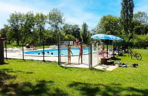 Montbarrey House | Comfortable Stay at Campsite Flower Les 3 Ours - Family-Focused