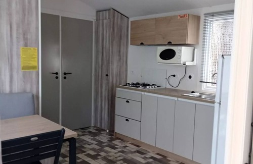 Ruoms House | Comfortable Mobile Home at Flower Camping Les Paillotes