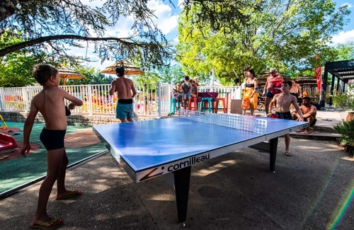 Ruoms Villa | Enjoy Nature at Flower Camping Les Paillotes en Ardèche