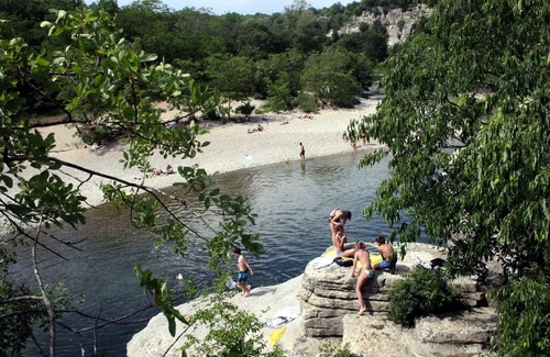 Ruoms Villa | Enjoy Nature at Flower Camping Les Paillotes en Ardèche