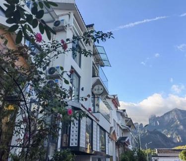 Yongding House | Guest Rated 9.8: Flower Whisperer Homestay with Hot Tub