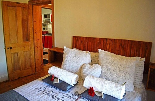 Mossel Bay Apartment | Cozy FlowerBox Cottages: Family-Friendly Retreat Awaits