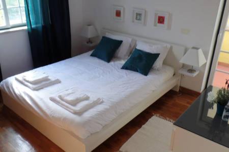 Santa Maria e Sao Miguel House | Elegant Oceanfront Retreat at FlowerHouse - 4-Star Comfort