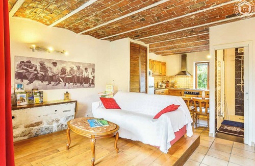 Les Marches House | Relax at Flowers and Vines - Les Marches with Family Amenities
