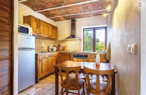 Les Marches House | Relax at Flowers and Vines - Les Marches with Family Amenities