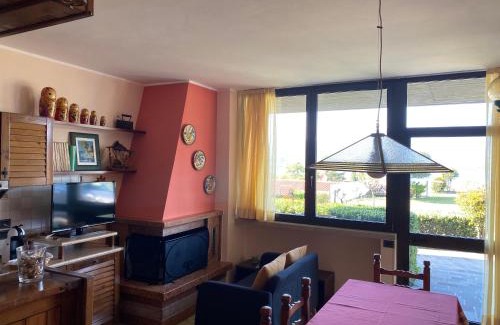 Montinelle Apartment | Flowers & garden apartment con vista lago