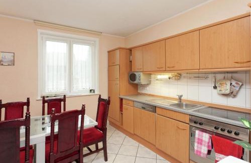 Elend House | Cozy Holiday Home Near Ski Area with Pool and Pet-Friendly