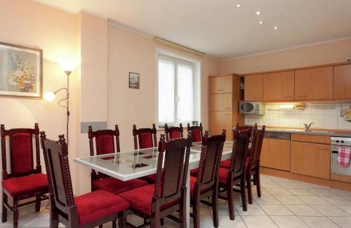 Elend House | Cozy Holiday Home Near Ski Area with Pool and Pet-Friendly