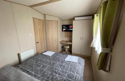 Leysdown-on-Sea House | Pet-Friendly Retreat: Fluffy in Harts Holiday Park