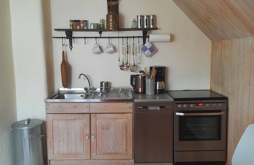 Bleckede Apartment | Idyllic Elbe River Retreat with Garden and Ocean Views