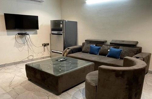 Gurugram Apartment | Explore FlxHo Duo-Golf Course Road: Family-Friendly Retreat