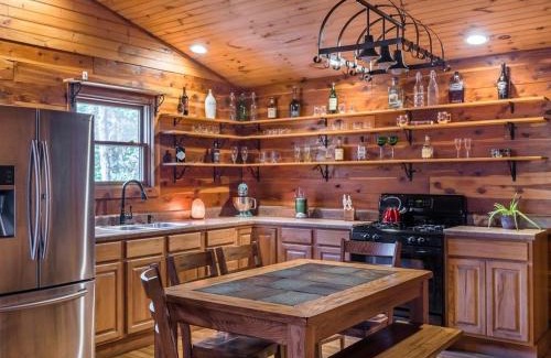 Compton House | Modern Fly Away Cabin: Pet-Friendly Retreat with Hot Tub