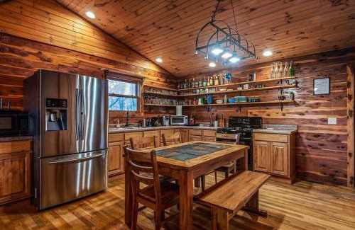 Compton House | Modern Fly Away Cabin: Pet-Friendly Retreat with Hot Tub