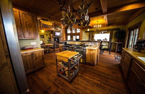 Missoula House | Experience Fly Fisherman's Lodge on the Bitterroot River