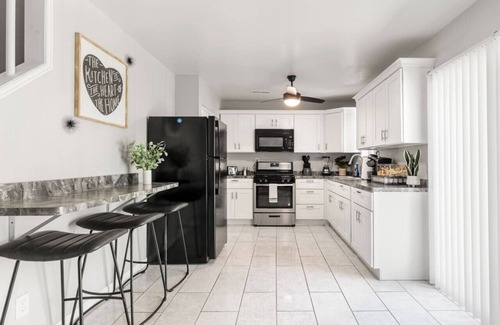 Highland Springs House | Fly-In Style: Charming Townhome 6 Mins from RIC!