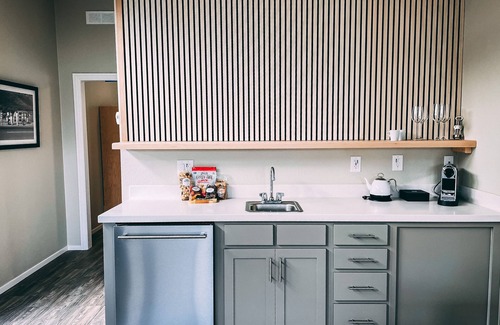 Avila Beach Cottage | Experience Flying Flags Avila Beach with Pet-Friendly Amenities