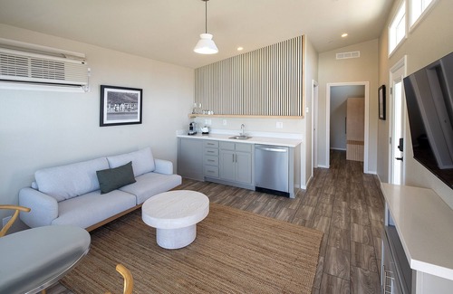 Avila Beach Cottage | Experience Flying Flags Avila Beach with Pet-Friendly Amenities