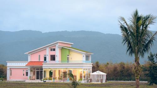 Shoufeng House | Sunny Day B&B: Family-Friendly with Breakfast Included