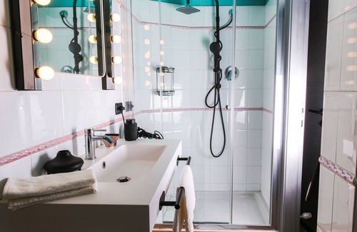 Calderara di Reno Bed & Breakfast | Discover Flytosuite: Cozy Attic Retreat Near Airport