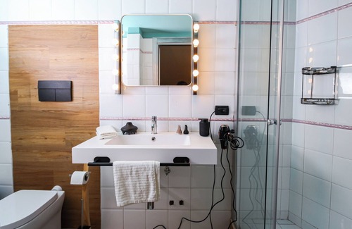 Calderara di Reno Bed & Breakfast | Discover Flytosuite: Cozy Attic Retreat Near Airport