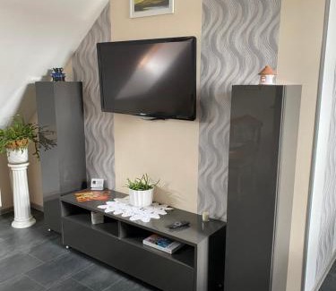 Sarvar Apartment | Fodan Apartman: Guest Rated 10/10 with Family-Friendly Amenities