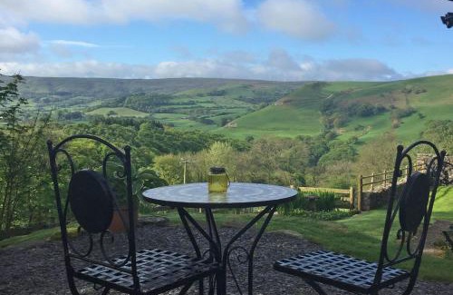 Llanbrynmair House | Discover Foel Fach: Family-Friendly with Full Kitchen Amenities