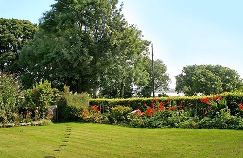 Llanfairpwllgwyngyll Cottage | Pet-Friendly Foel Stable Cottage with Garden in Brynsiencyn