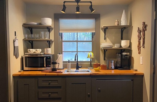Austerlitz Cabin | Tranquil Fog Hill Cabin: Forest Retreat with Stargazing