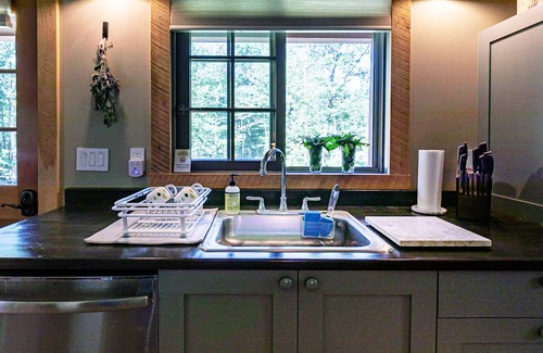 Austerlitz Cabin | Tranquil Fog Hill Cabin: Forest Retreat with Stargazing