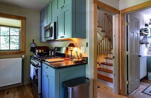 Austerlitz Cabin | Tranquil Fog Hill Cabin: Forest Retreat with Stargazing