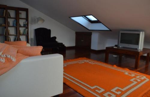 Caldas de Reis Apartment | Inviting Fogar de Breogán ÁTICO-DÚPLEX with Hot Tub Amenities