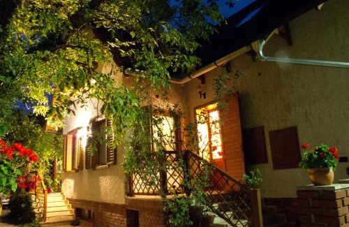 Balf Apartment | Pet-Friendly Foki Apartman: Guest Rated 9/10 with Breakfast