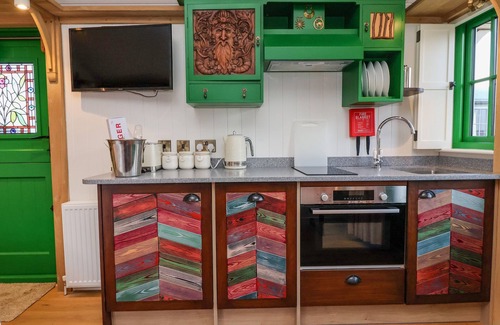 Ryther Cottage | Enchanting Folklore Cottage: A Romantic Retreat in Tadcaster